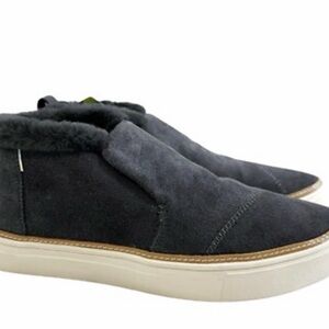 NEW W TAGS Tom’s fur shoes